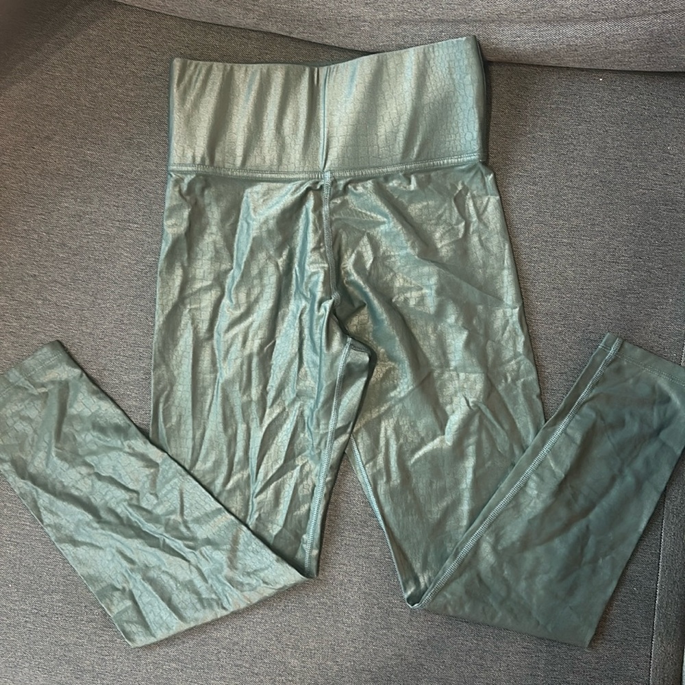 Carbon 38 green leggings with croc detail